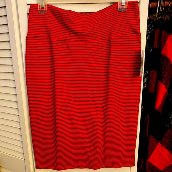 NWT LuLaRoe Cassie skirt, red w/black stripes, M - Picture 1 of 8